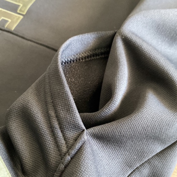 Boys Under Armour Black Hoodie/Pullover with Camo Athlete Graphic - Picture 6 of 6